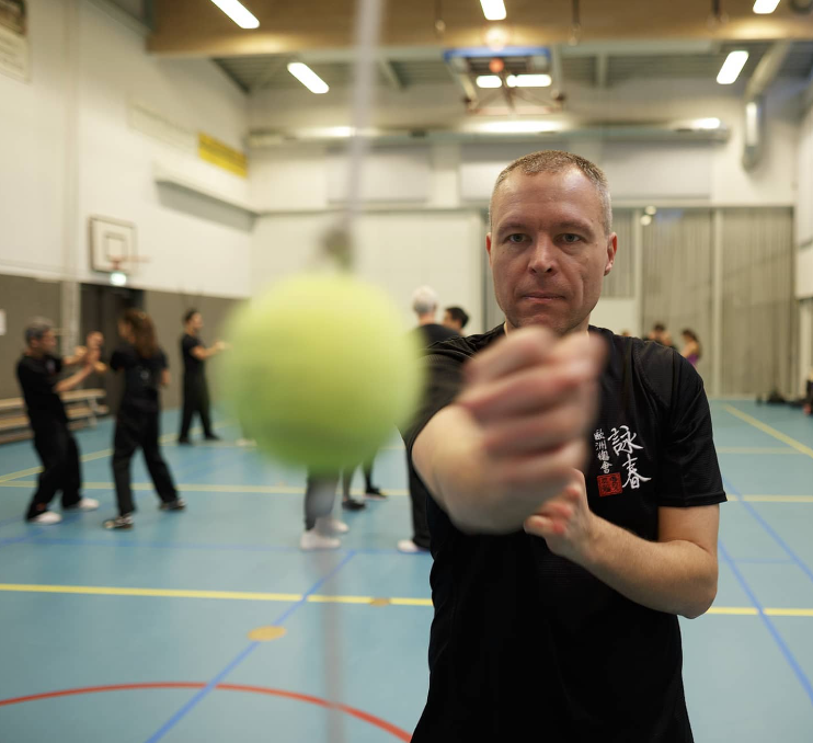 Dirk van Tienhoven tijdens training Chinees boksen bij Ving Tsun Kung Fu Purmerend
